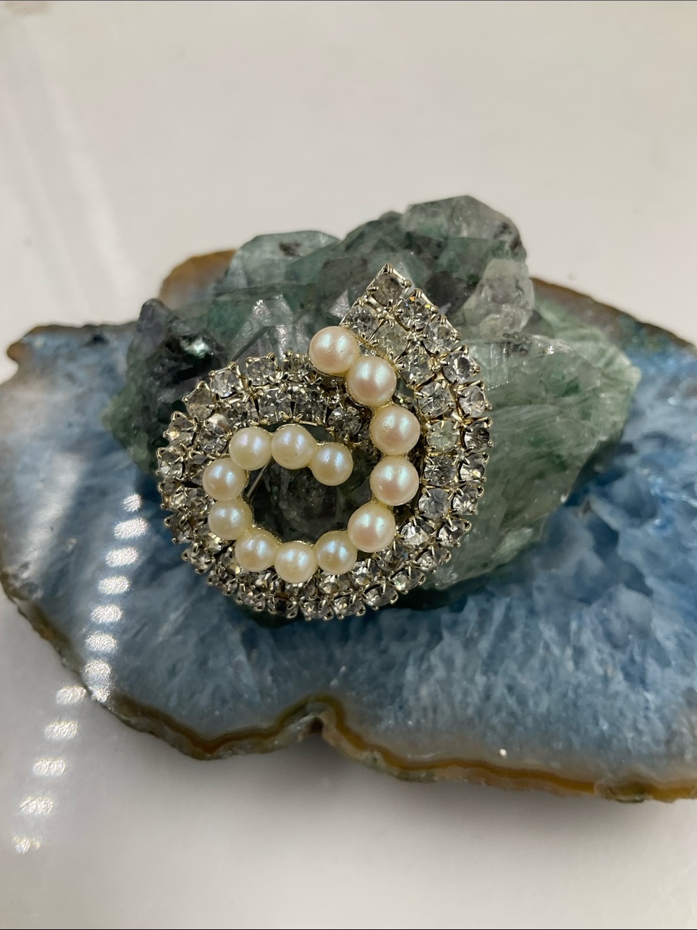Vintage Pearl & Sparkling Crystals Swirl Statement Brooch In White - Picture 2 of 7
